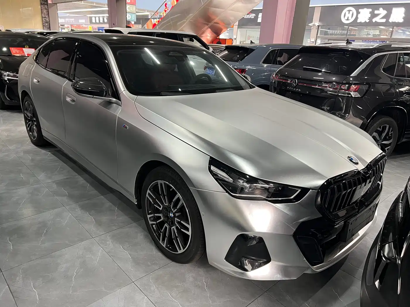 BMW 5 Series 2024 530Li Leading M Sport Package фото 2