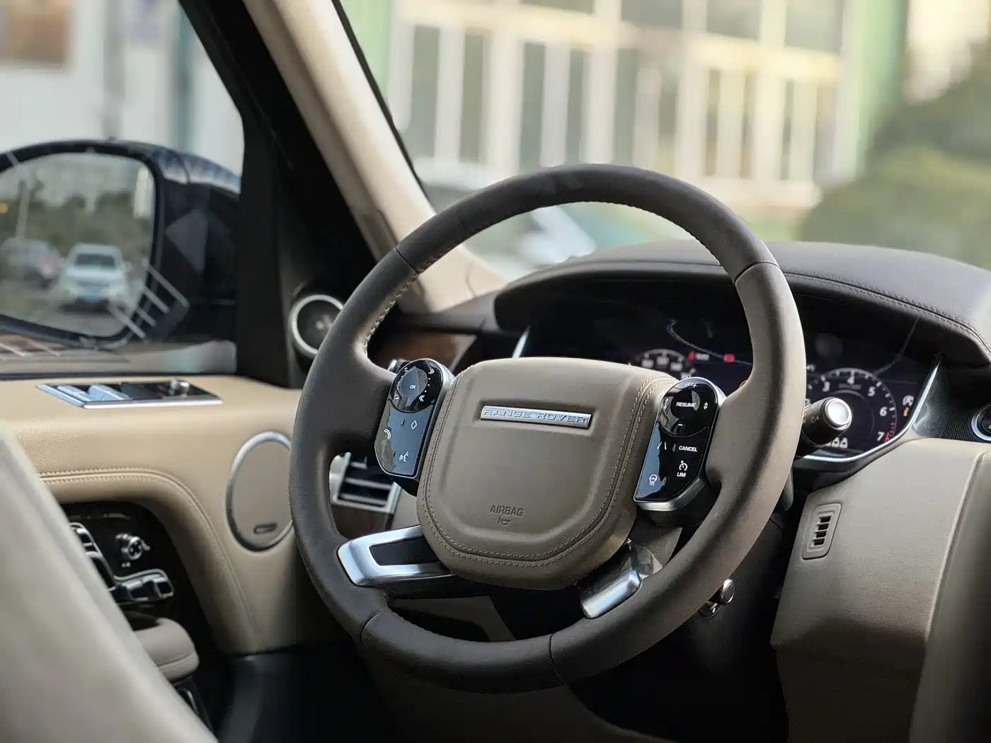 Land Rover Range Rover 2020 3.0 L6 Heritage Extended Edition фото 8