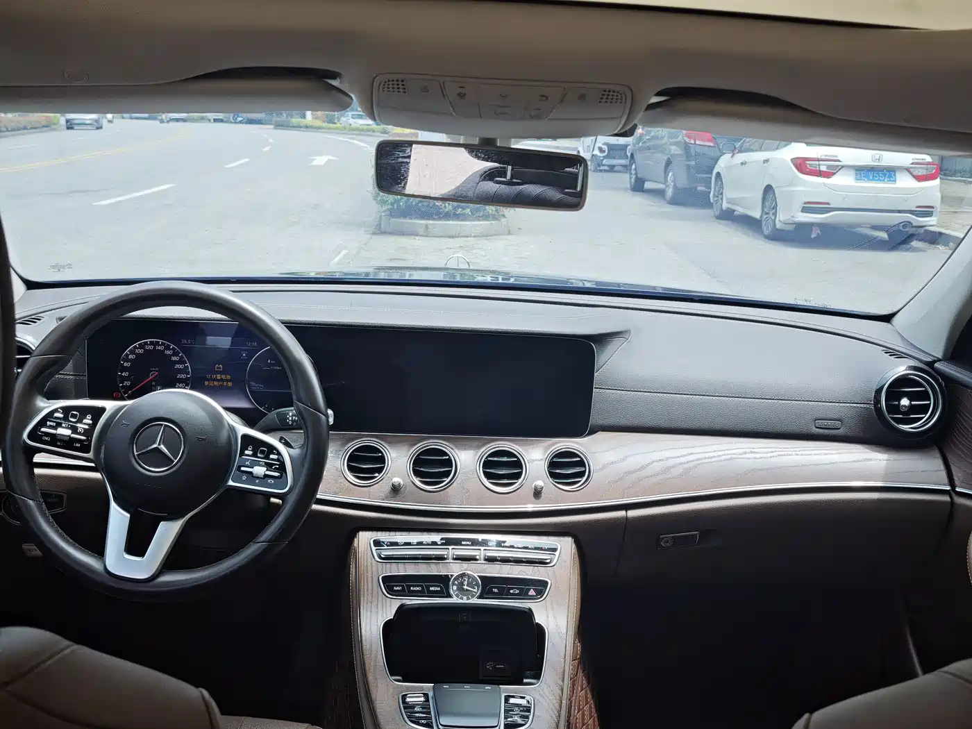 Mercedes-Benz E-Class 2020 E 300 L Luxury Model фото 10