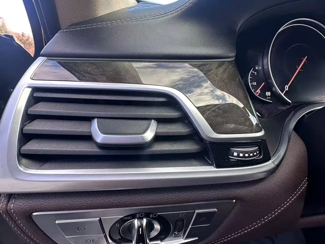 BMW 7 Series 2016 740Li Leading Edition фото 5