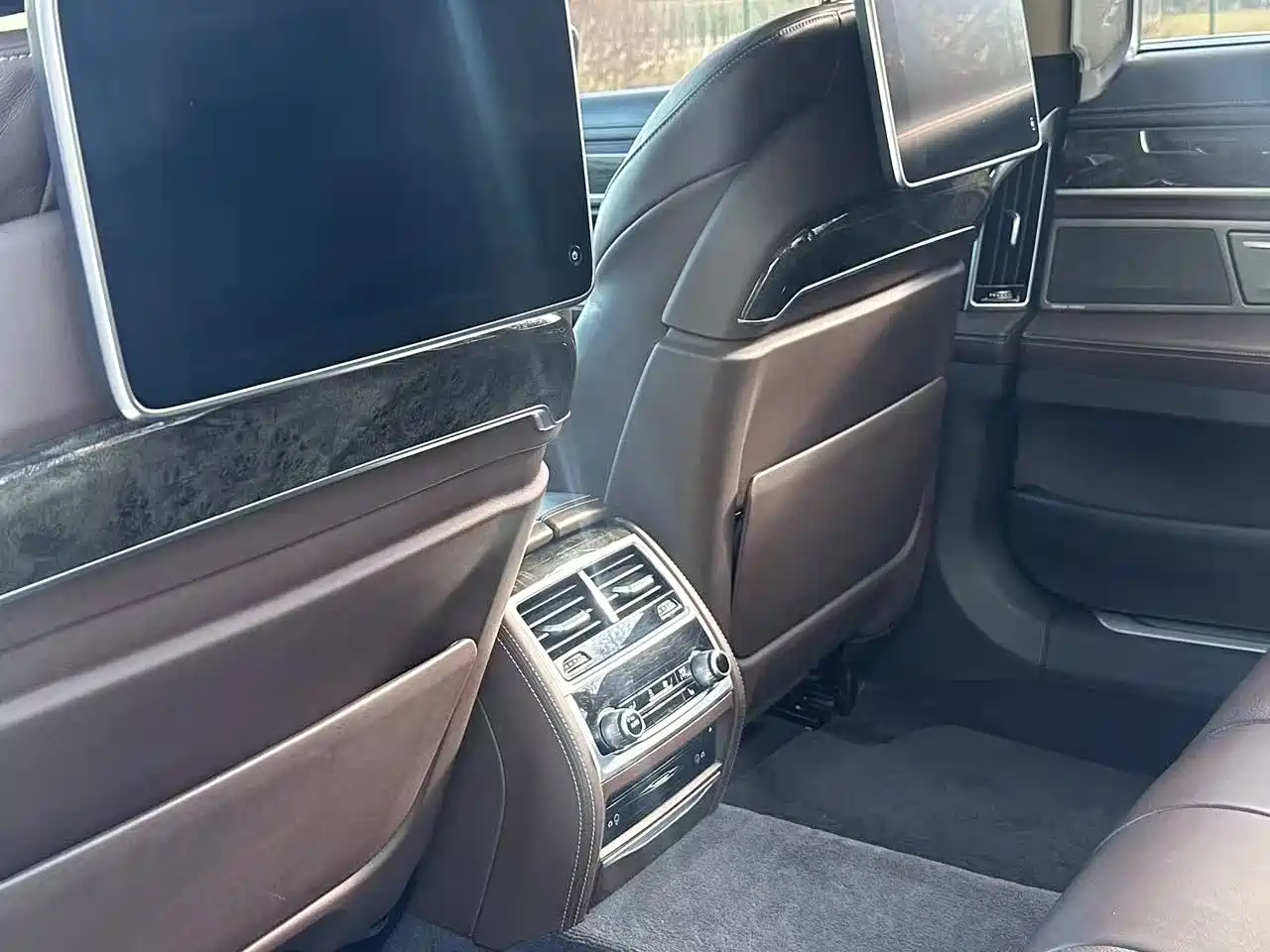 BMW 7 Series 2016 740Li Leading Edition фото 3