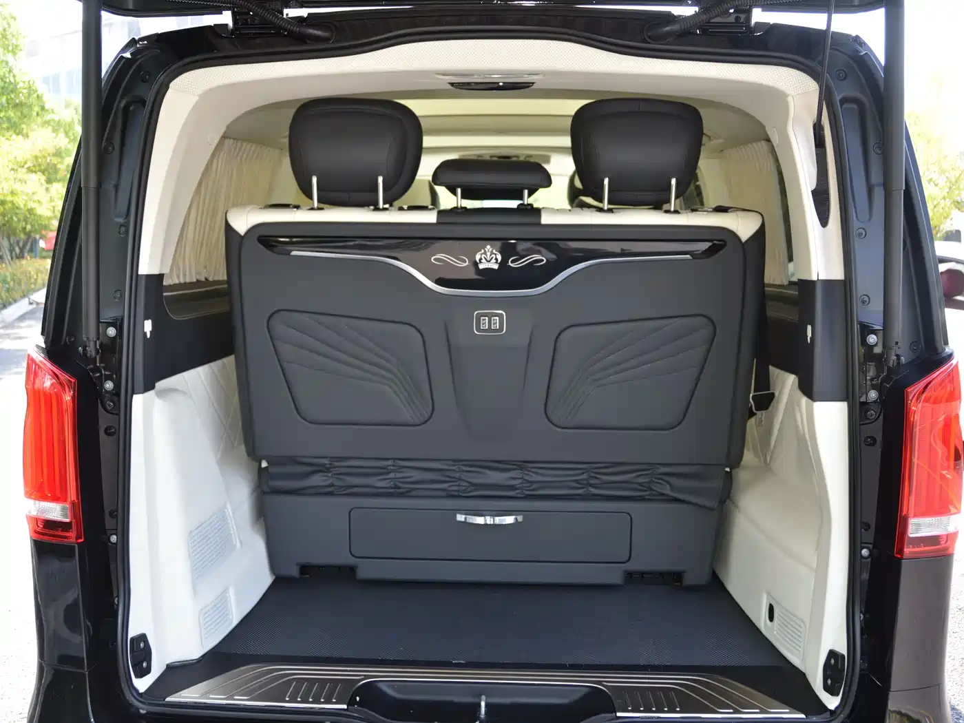 Mercedes-Benz V-Class 2022 V 260 L Long Wheelbase Prestige Edition фото 28