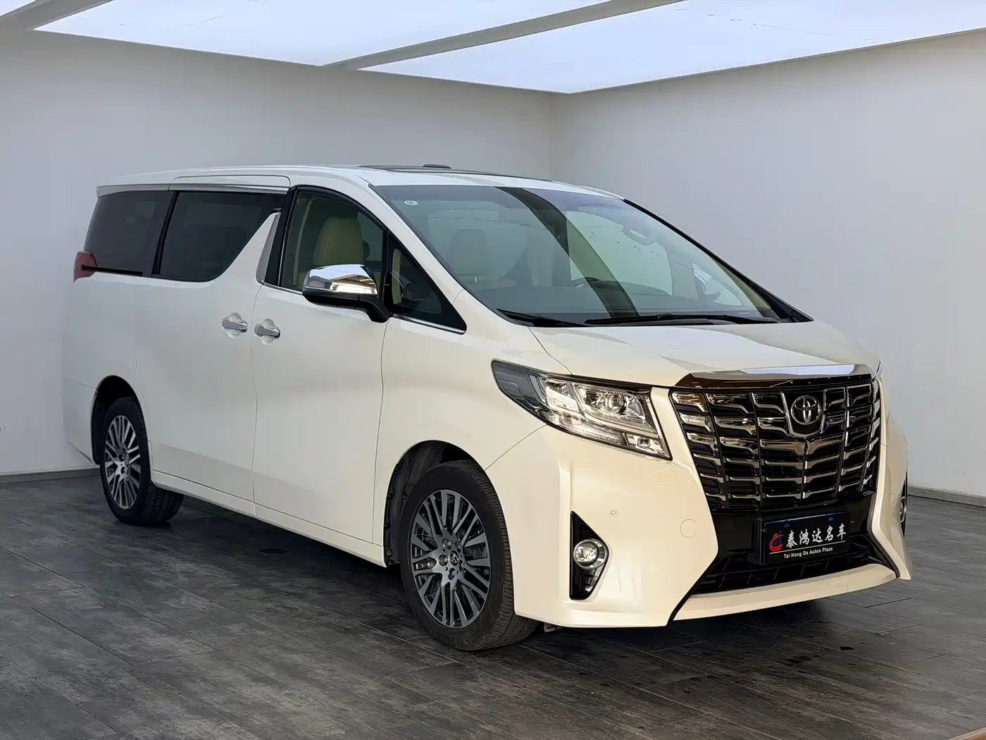Toyota Alphard 2018 3.5L Luxury фото 2