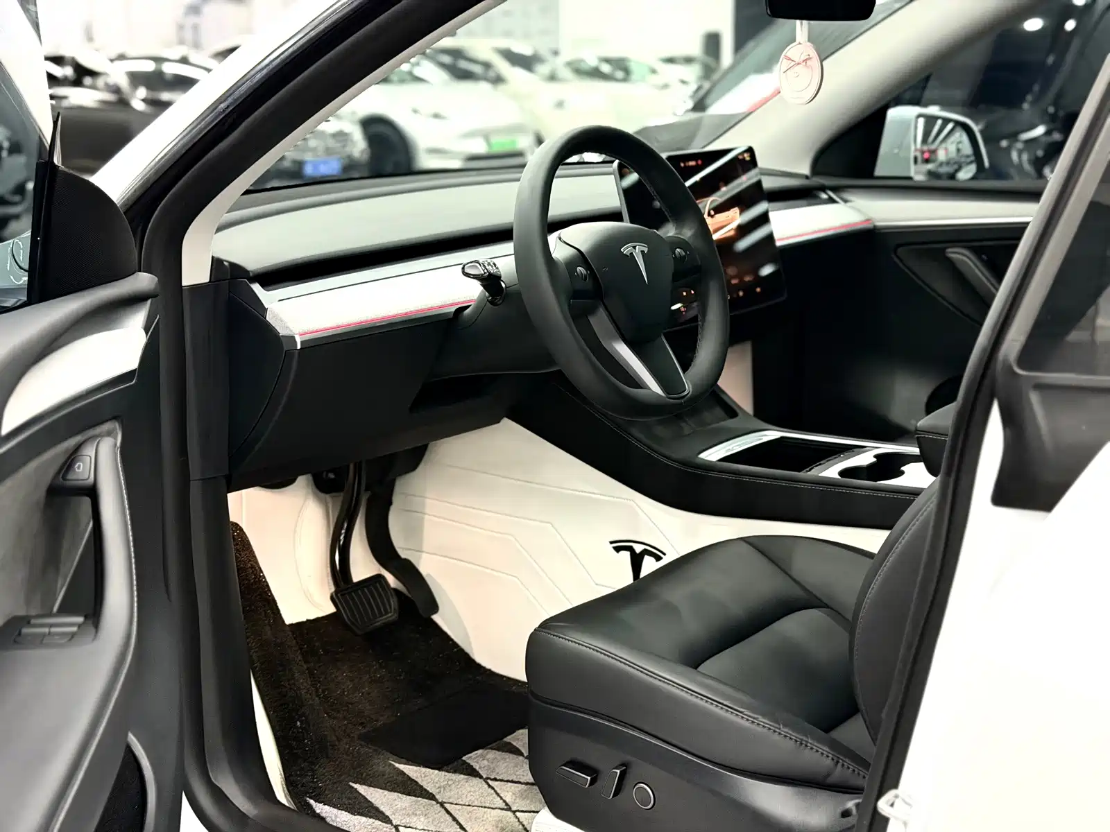Фото 8 - Tesla Model Y