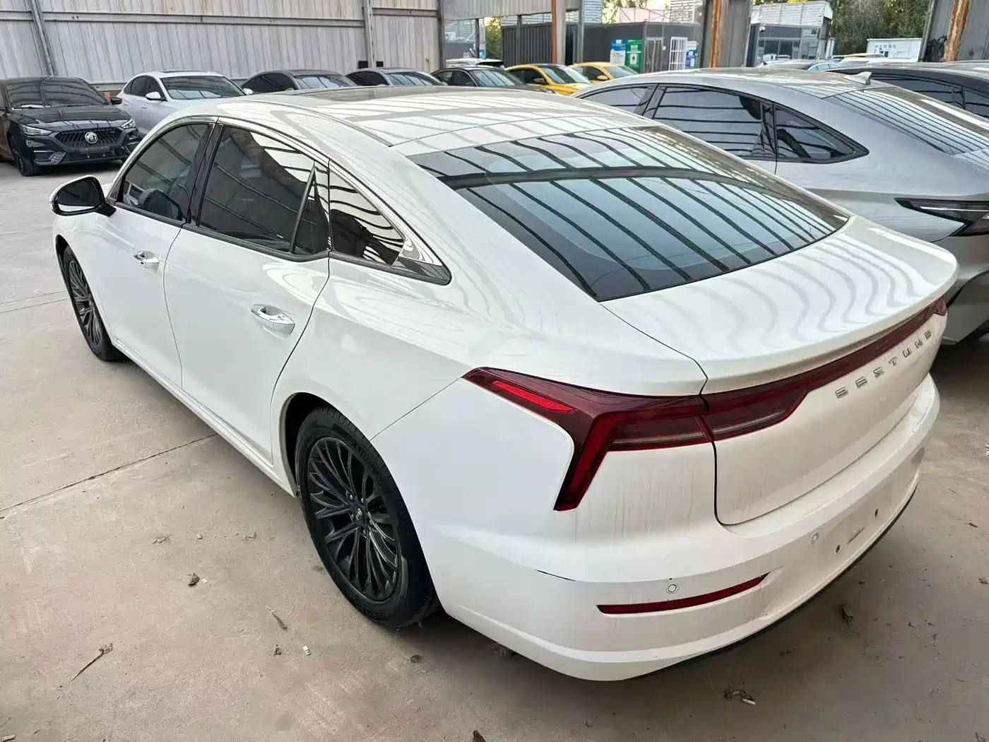 صورة 9 - Besturn B70