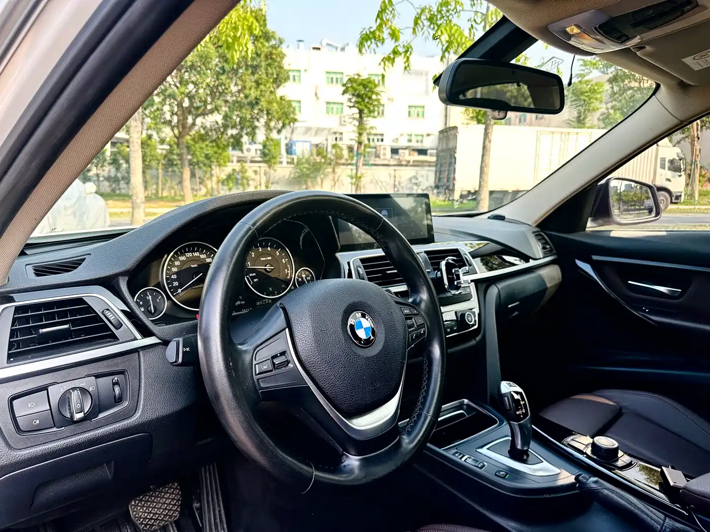 BMW 3 Series 2018 320Li Fashion Style фото 15