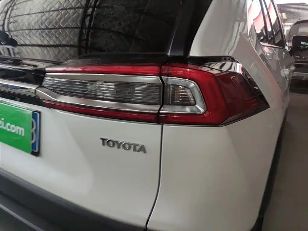 Toyota Wildlander 2022 2.0L CVT FWD Leading Edition фото 8