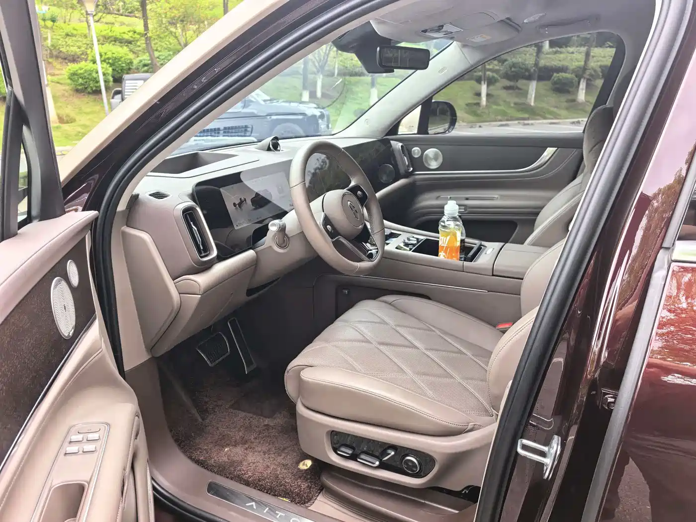 AITO Wenjie AITO M9 2025 Extended Range Ultra 52kWh 5-Seater фото 9