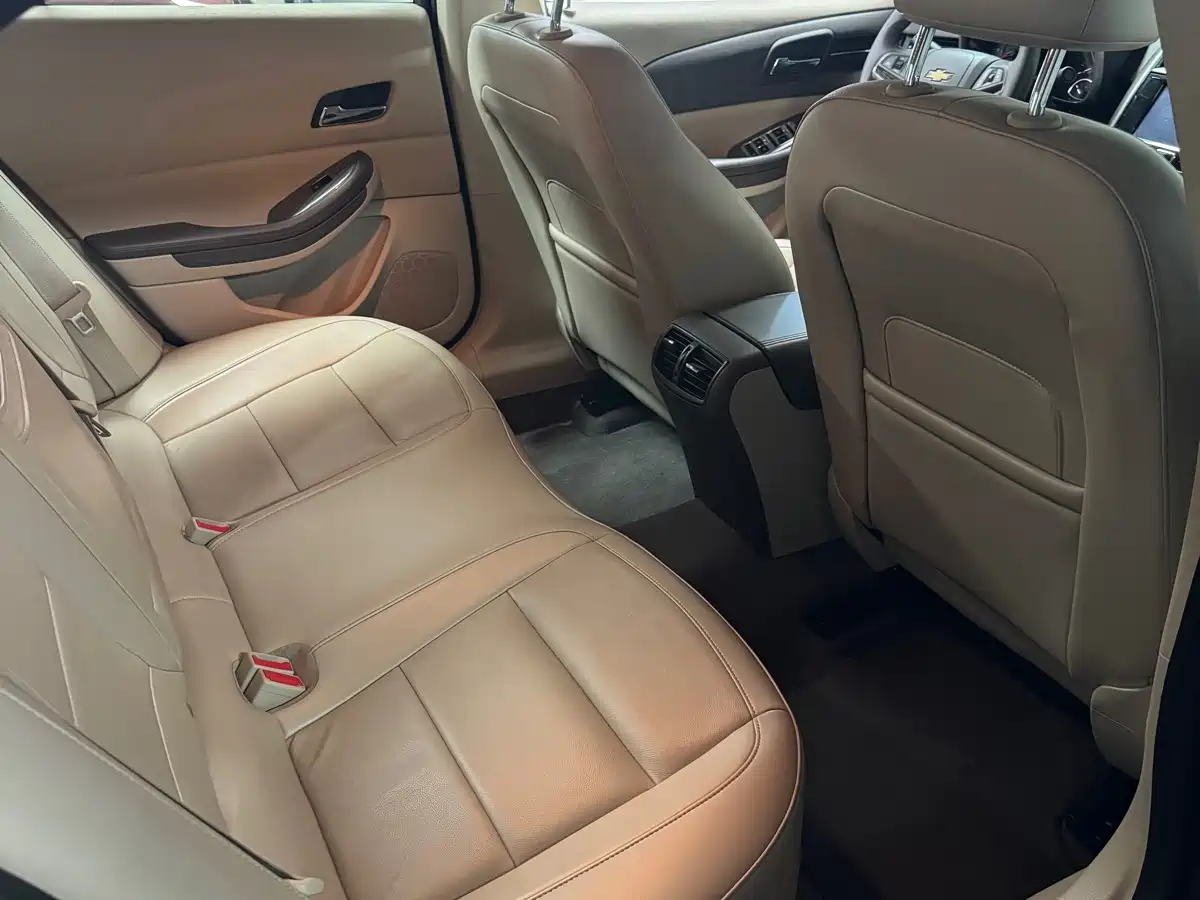 Chevrolet Malibu 2013 2.0L Automatic Luxury Edition фото 10