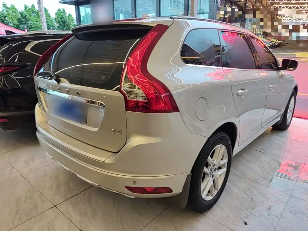 Фото 7 - Volvo XC60