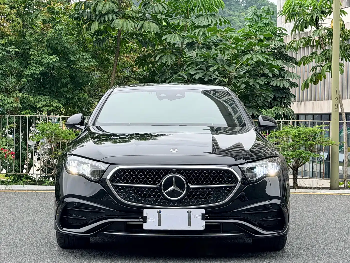 Mercedes-Benz E-Class 2024 E 300 L Fashion Sport фото 2
