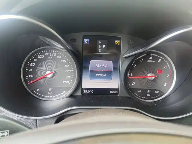 Mercedes-Benz GLC 2018 GLC 300 4MATIC Dynamic — фото 4