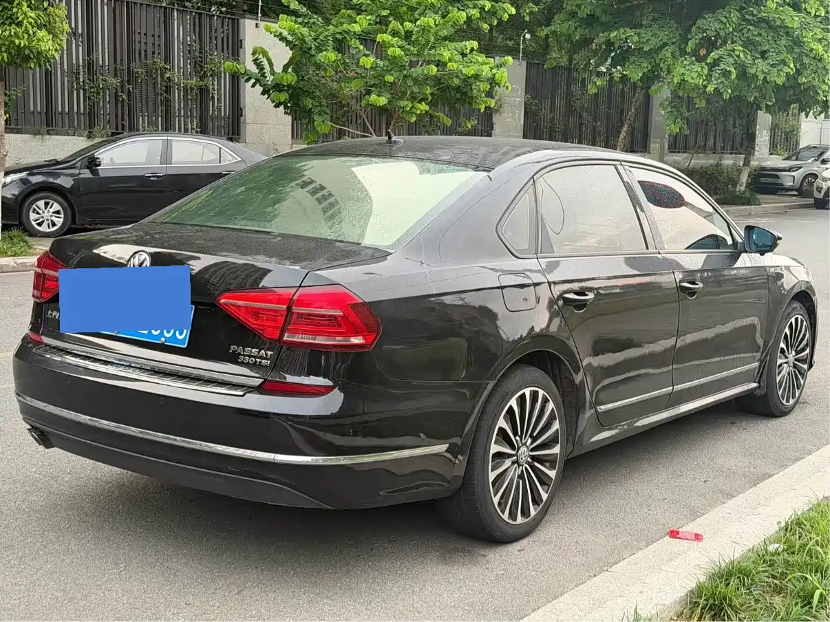 صورة 8 - Volkswagen Passat