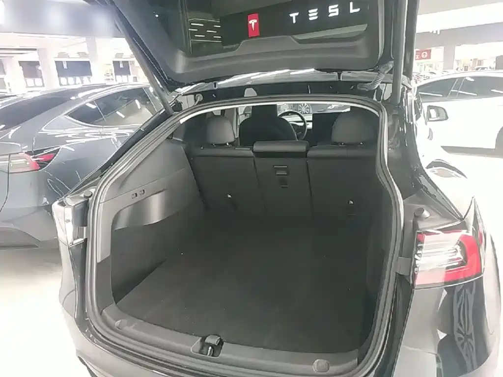 Фото 19 - Tesla Model Y