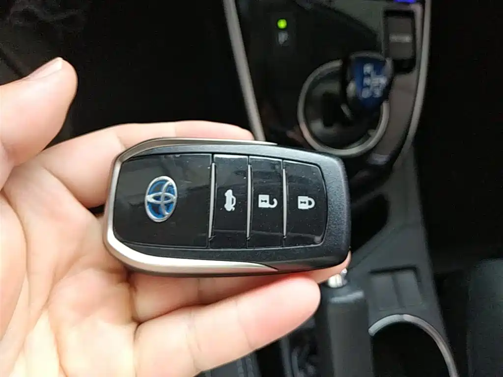 Toyota Corolla 2017 Facelift Hybrid 1.8L E-CVT Elite Edition фото 17