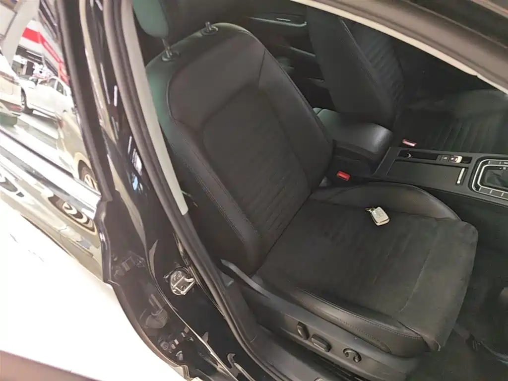 Volkswagen Magotan 2018 330TSI DSG Premium фото 25