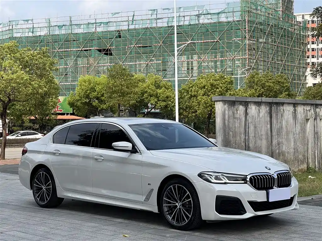 BMW 5 Series 2022 Facelift 530Li Leading M Sport Package фото 3