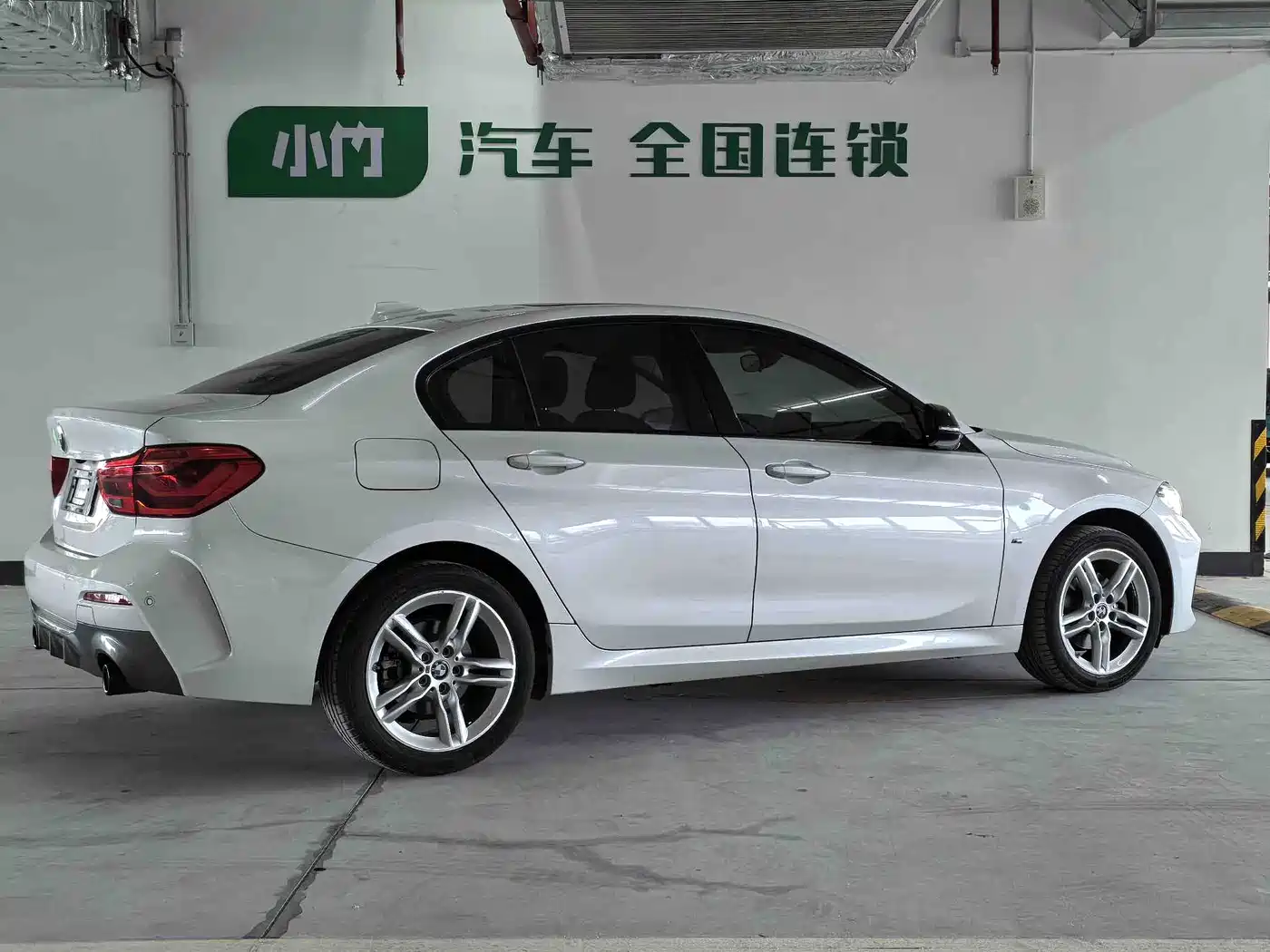 BMW 1 Series 2022 120i M Sport Shadow Edition фото 7