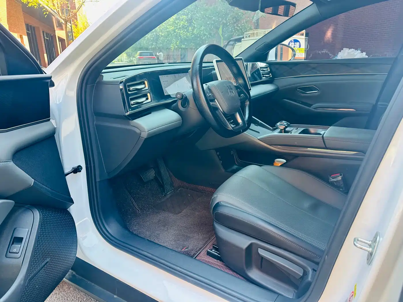 BYD Qin L 2025 DM-i Smart Drive Edition 80KM Leading фото 12