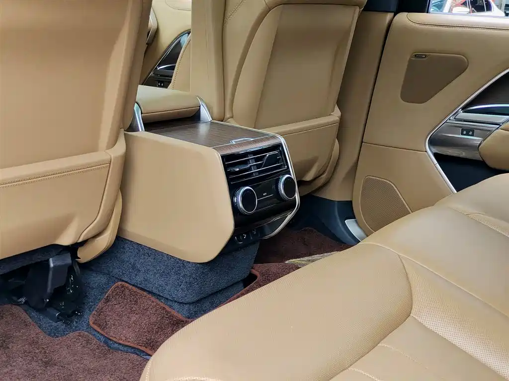 Land Rover Range Rover 2023 3.0 L6 400PS Golden Age Long Wheelbase фото 9