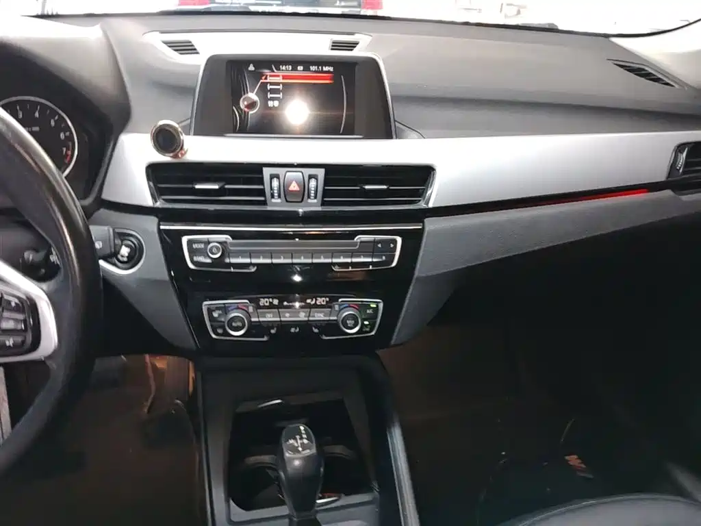 BMW X1 2016 sDrive18Li Premium Model фото 13