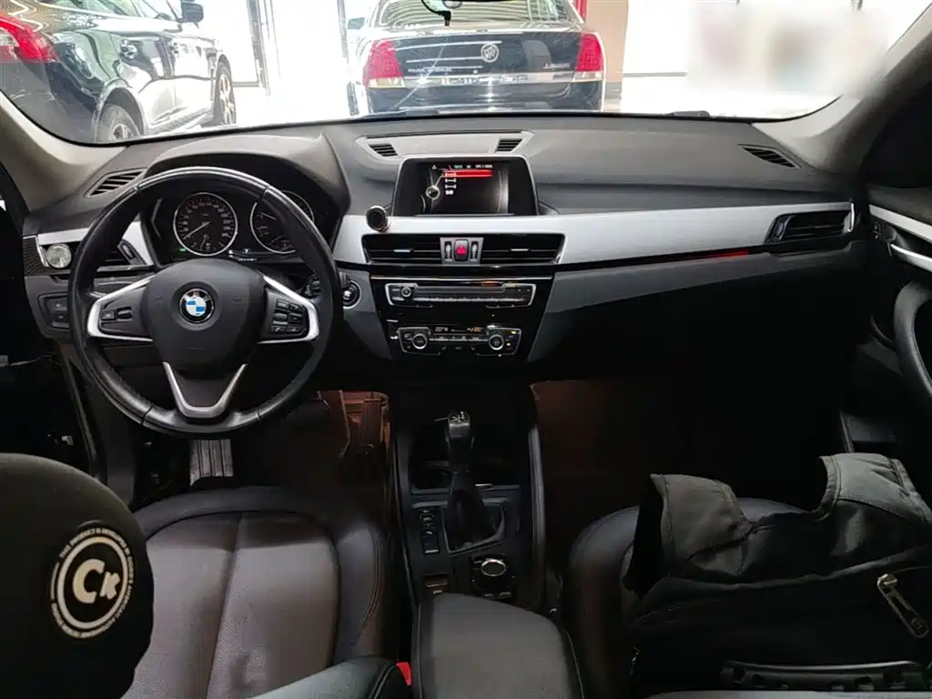 BMW X1 2016 sDrive18Li Premium Model фото 10