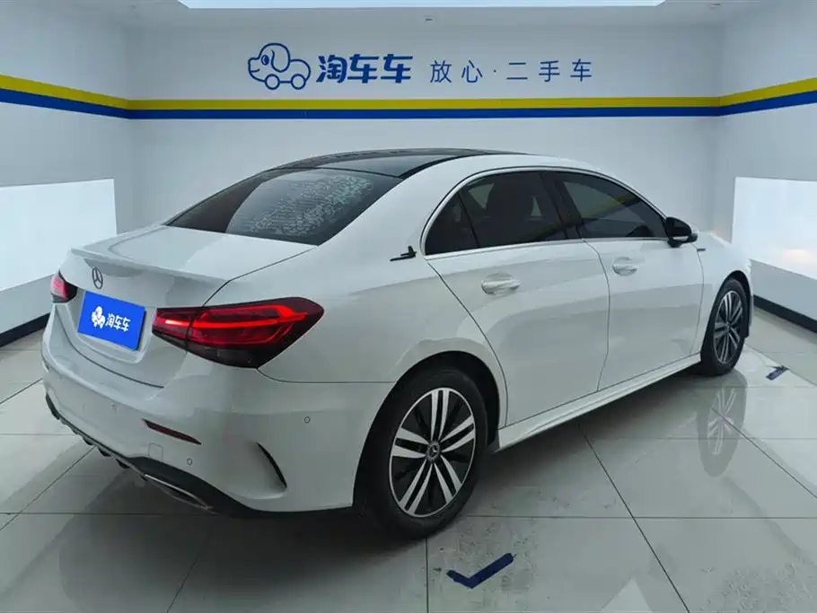 Mercedes-Benz A-Class 2019 A 180 L Sport Sedan фото 3