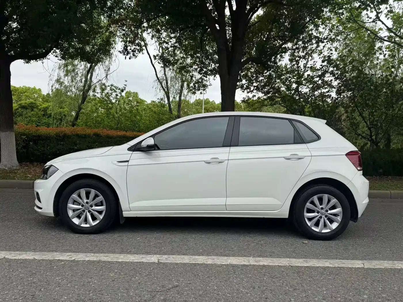 Volkswagen Polo 2019 Plus 1.5L Automatic Colorful Tech Edition фото 11