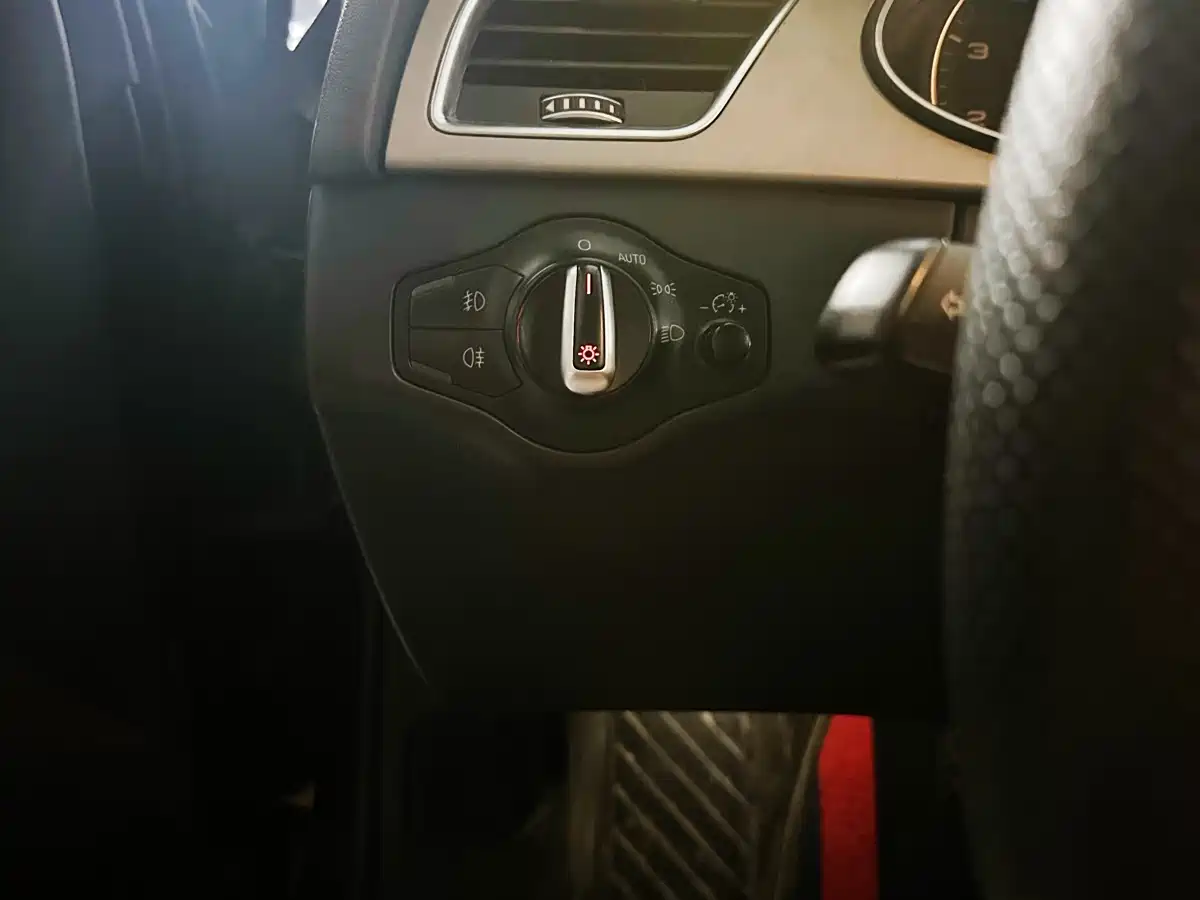 Audi A4L 2015 35 TFSI Auto Comfort фото 11