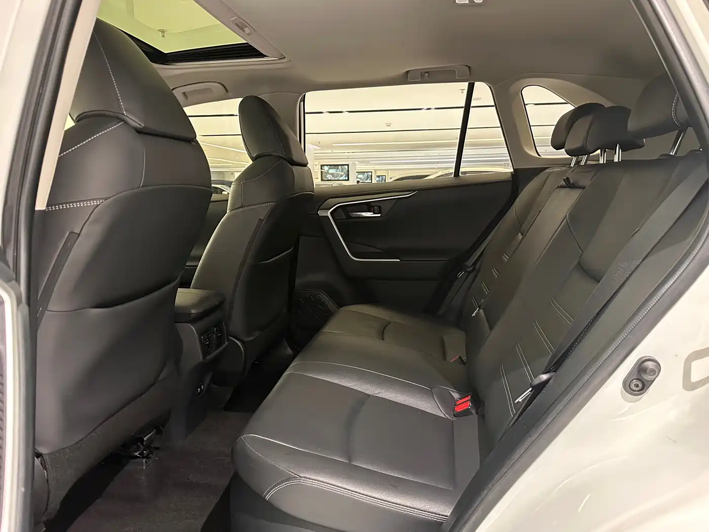 Toyota RAV4 Rongfang 2021 Hybrid 2.5L E-CVT AWD Elite PLUS Edition фото 9