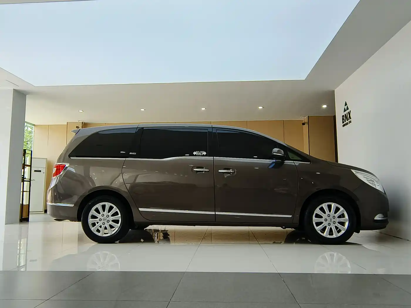 Buick GL8 2011 3.0L XT Luxury Business Flagship фото 3