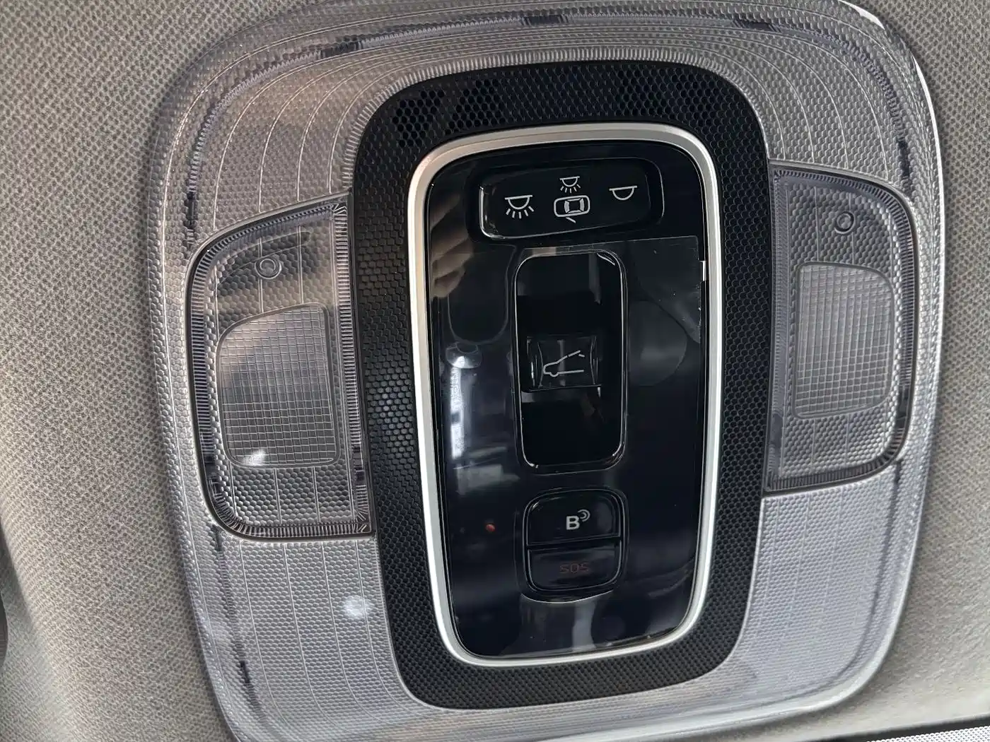 Hyundai Elantra 2022 1.5L CVT LUX Premium Edition фото 10