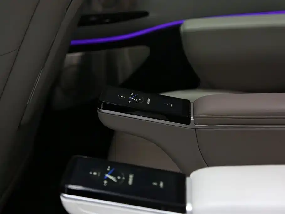 Voyah Auto Voyah Dreamer 2025 PHEV AWD Flagship Kunpeng Edition фото 12