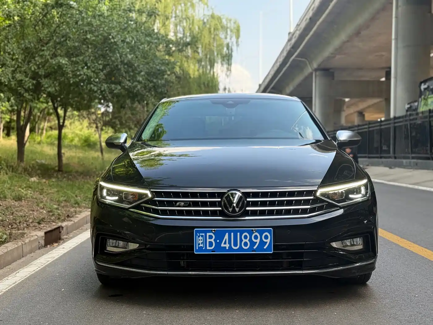 Volkswagen Magotan 2023 Model 2 Million Commemorative Edition 330TSI DSG Luxury фото 2