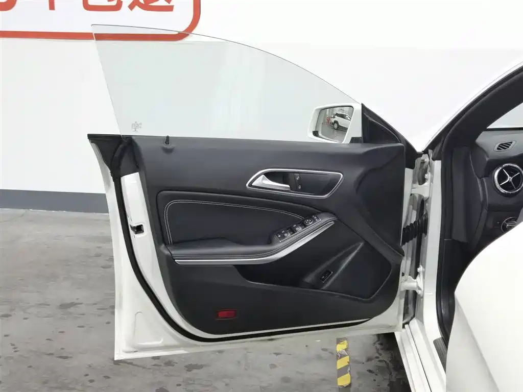 Mercedes-Benz CLA (Import) 2017 CLA 200 Dynamic фото 8