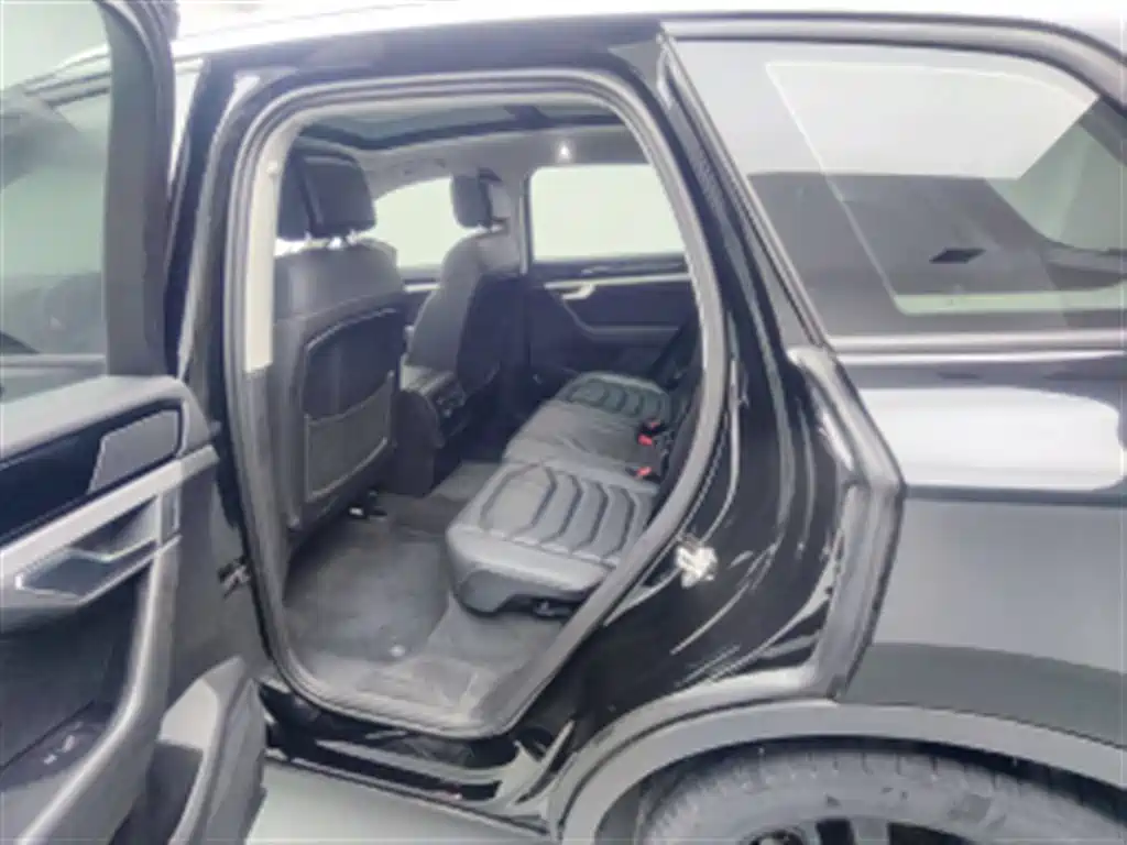 Фото 8 - Volkswagen Touareg