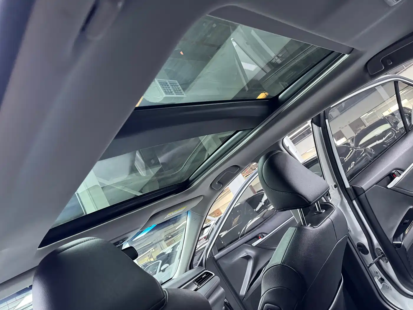Toyota Camry 2021 2.5G Luxury Edition фото 16