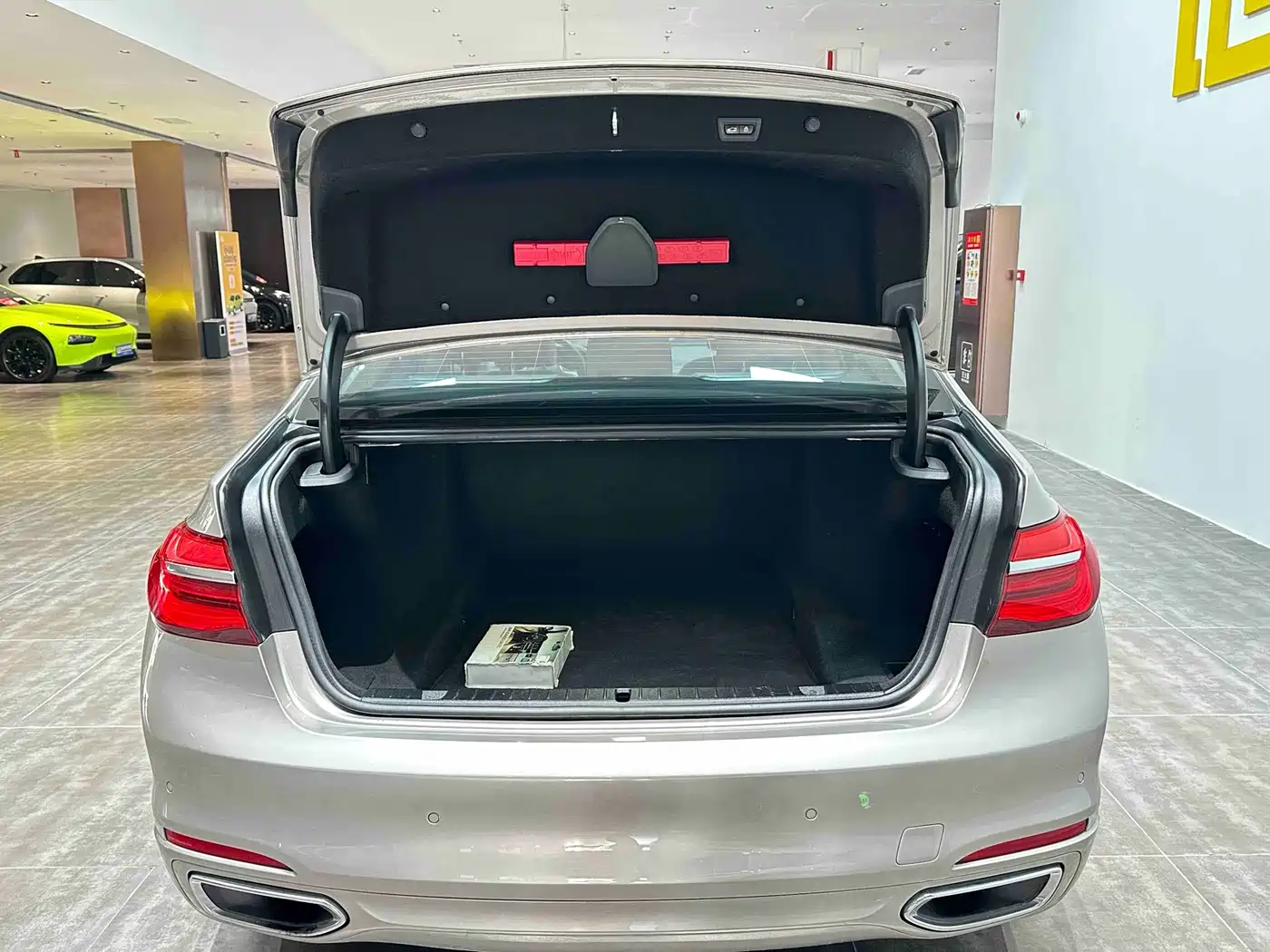 BMW 7 Series 2016 730Li Leading фото 27