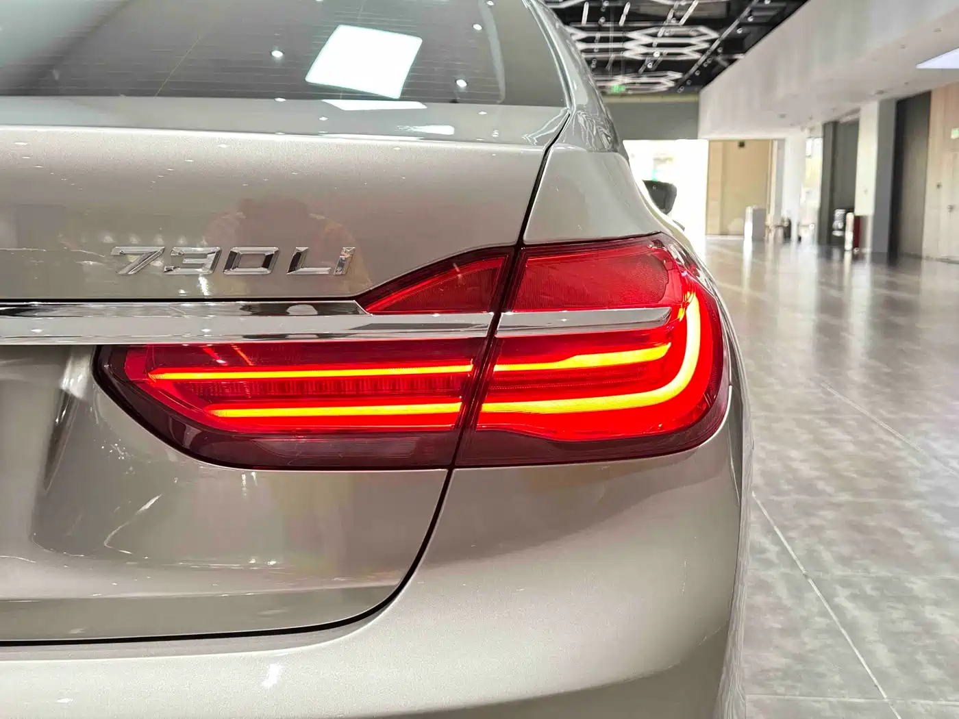 BMW 7 Series 2016 730Li Leading фото 26