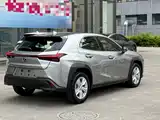 Фото 9 - Lexus UX