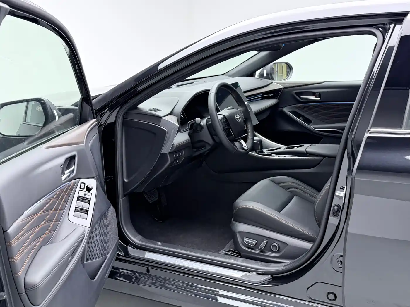 Toyota Avalon 2024 Model Hybrid 2.5L XLE Prestige Edition фото 14