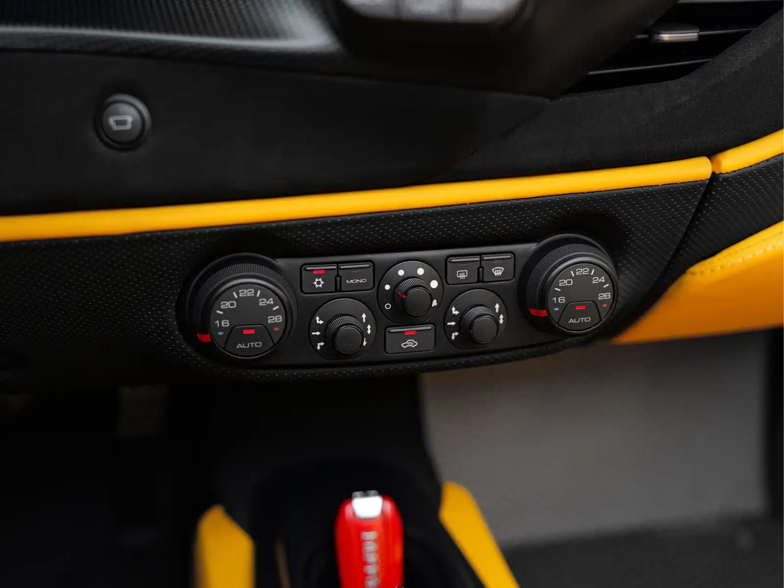 Фото 31 - Ferrari 488