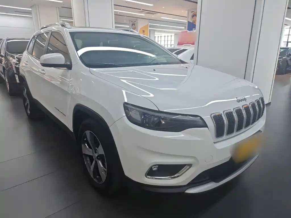 Photo 4 - Jeep Cherokee
