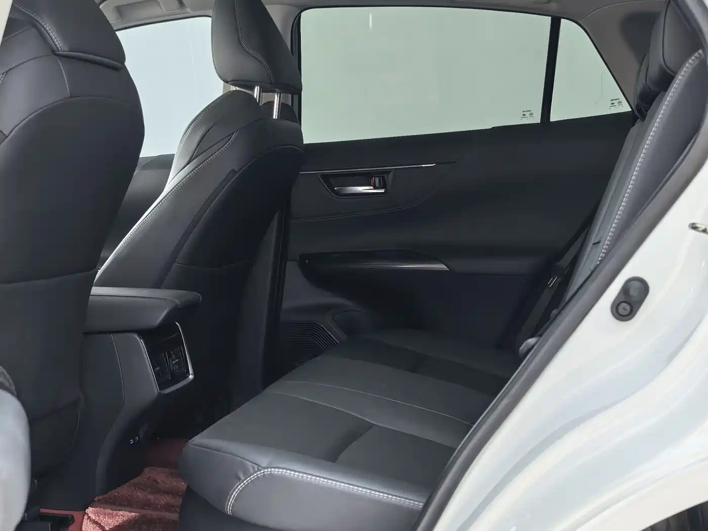 Toyota Venza 2022 Dual Engine 2.5L CVT 4WD Supreme фото 8