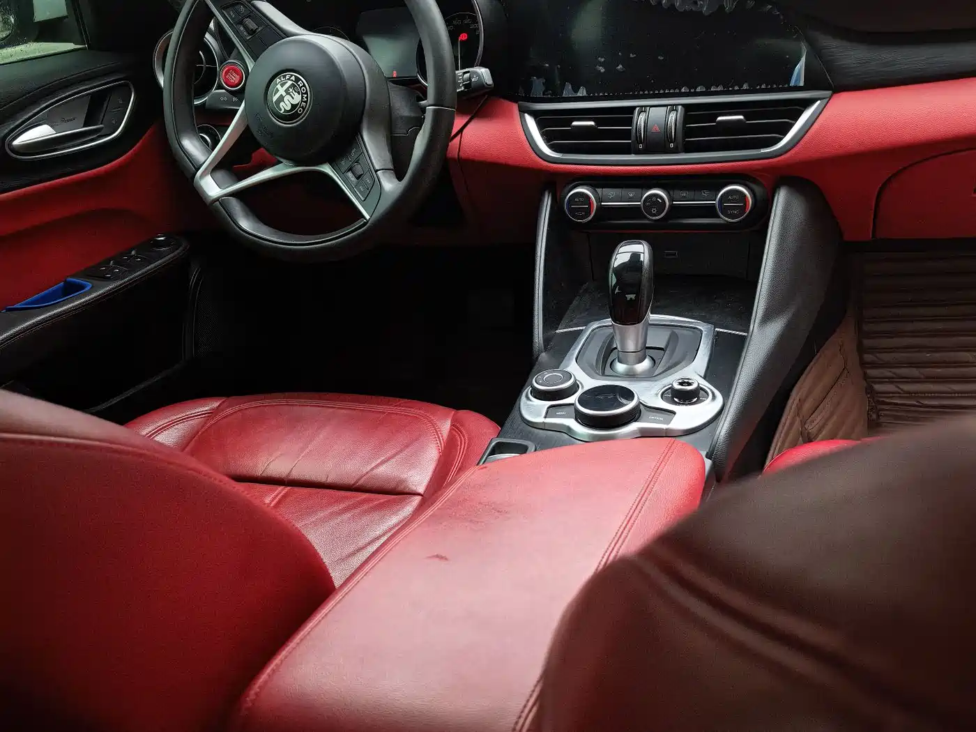 Alfa Romeo Giulia 2019 2017 2.0T 200HP Luxury Edition
