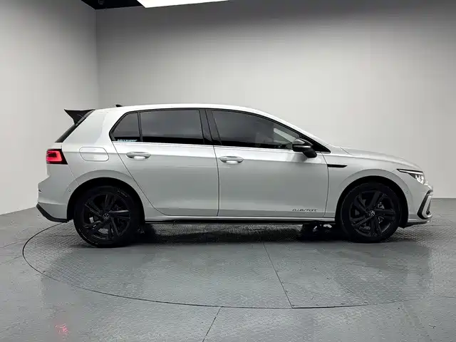 Фото 5 - Volkswagen Golf