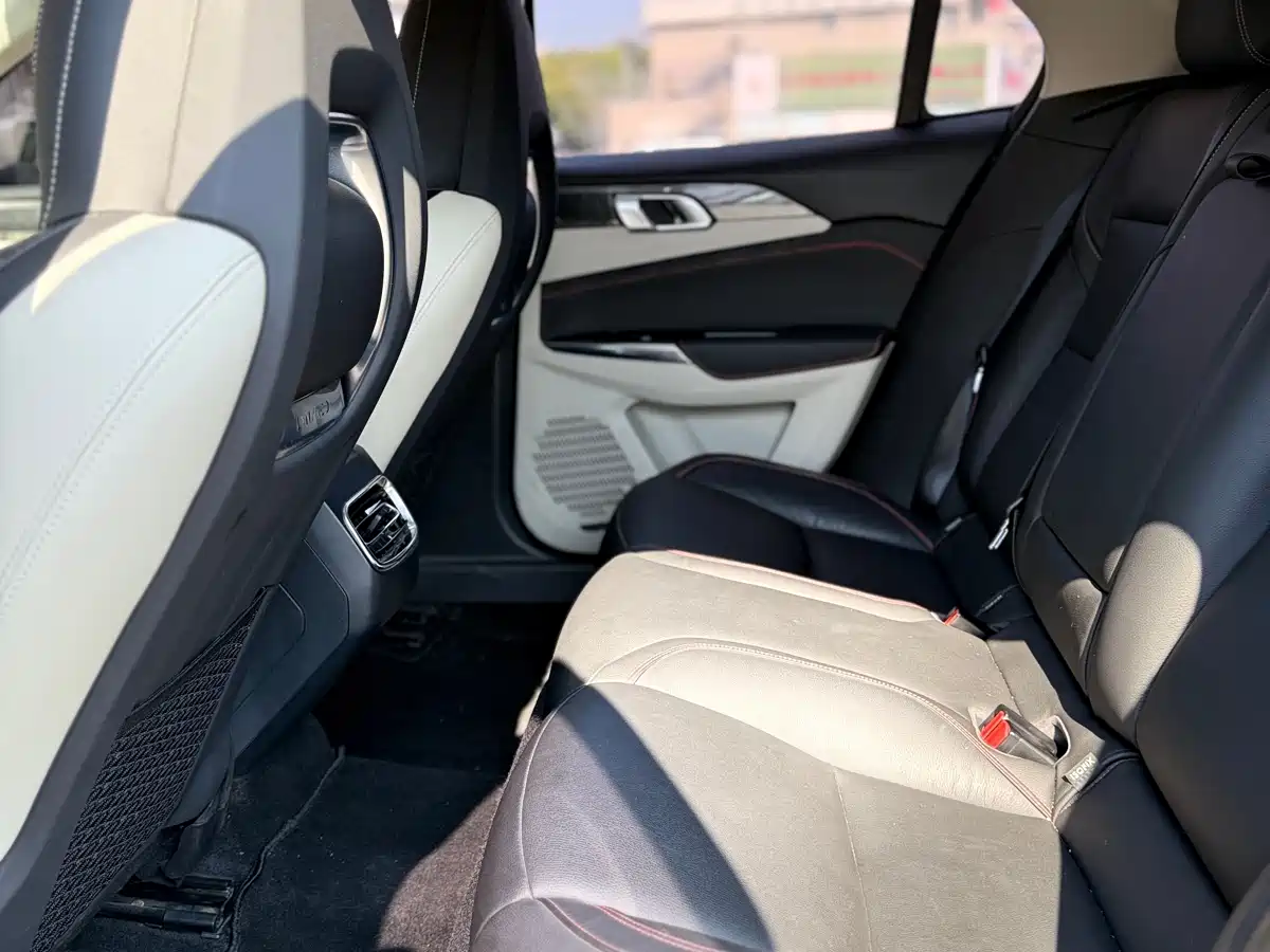 Lynk & Co 02 2018 1.5T DCT 2WD Shine Edition China V фото 24