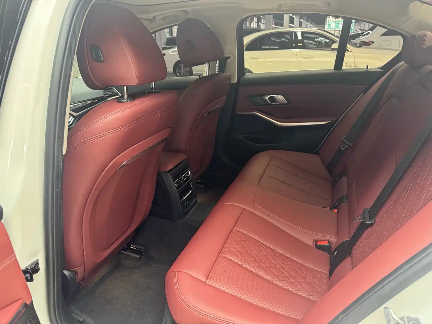 BMW 3 Series 2024 320i M Sport Package фото 15
