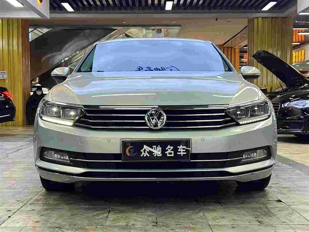 Volkswagen Magotan 2017 330TSI DSG Luxury фото 2