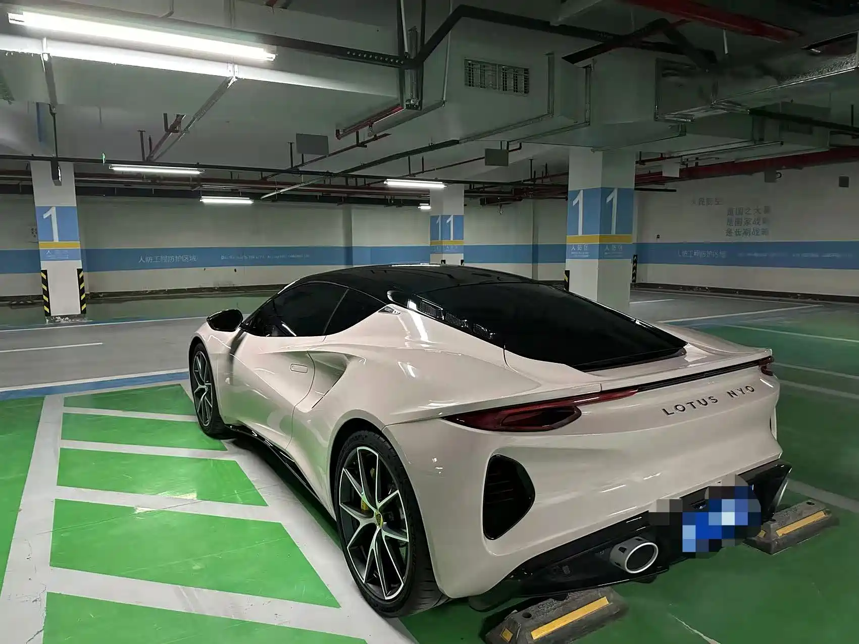 Photo 5 - Lotus EMIRA